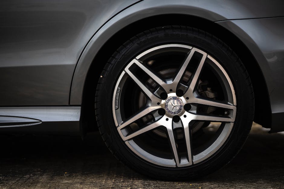 Image depicting various common issues with Tesla tires, including uneven tire wear, tire punctures, vibrations, bulges or blisters on sidewalls, TPMS light, and scraping or screeching noises.